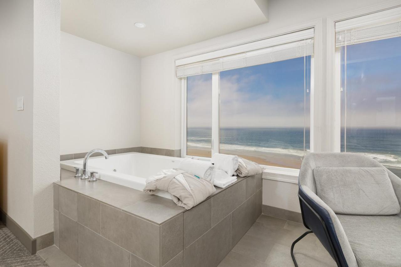 King Suite Spa Bath,1326682651:JPEG